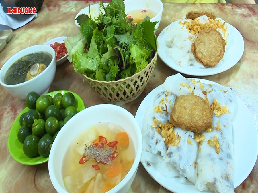 [Video] Mouthwatering night food on Pham Hong Thai street